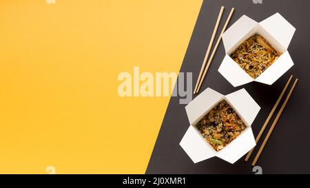 Köstliches asiatisches Fast Food mit Kopierplatz. Hochwertige Fotos Stockfoto