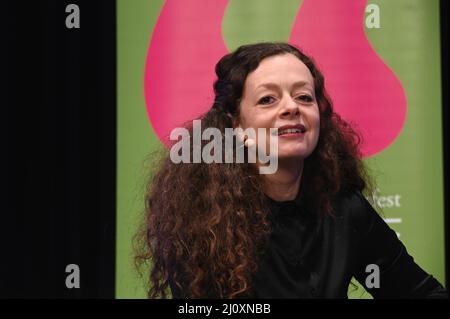 Köln, Deutschland. 20. März 2022. Die Journalistin Shelly Kupferberg moderiert das internationale literaturfestival lit.Cologne Quelle: Horst Galuschka/dpa/Alamy Live News Stockfoto