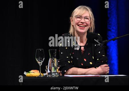 Köln, Deutschland. 18. März 2022. Die Schauspielerin Therese Hämer liest auf dem internationalen literaturfestival lit.Cologne. Quelle: Horst Galuschka/dpa/Alamy Live News Stockfoto