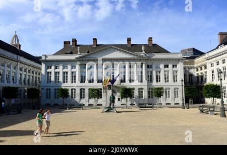 Steinstatue Frédéric de Merode auf dem Märtyrerplatz in Brüssel, Belgien. Stockfoto