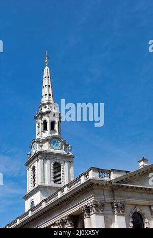 LONDON - Juli 27: St Martin-in-the-Fields Kirche Trafalgar Square in London am 27. Juli 2013 Stockfoto