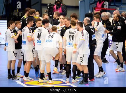 Trainer/Bundestrainer Alfred GISLASON (GER) im Team, Auszeit, Herren-Handball-Landspiel, Freundschaftsspiel, Deutschland (GER) - Ungarn (HUN), am 19.. März 2022 in Gummersbach/Deutschland. Â Stockfoto