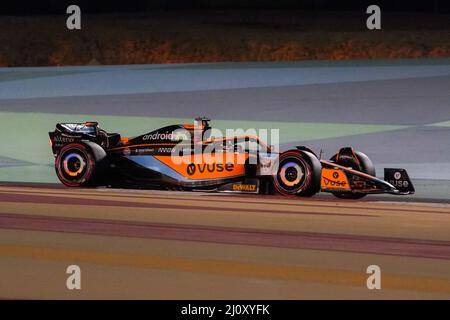 Bahrain International Circuit, Sakhir, Bahrain am 20. März 2022 Daniel Ricciardo 3 (AUS), McLaren MCL36 während der FORMEL 1 GULF AIR BAHRAIN GRAND PRIX 2022, Eleanor Hoad Credit: Every Second Media/Alamy Live News Stockfoto