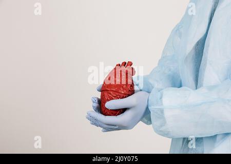 Chirurg mit Herz. Hochwertige Fotos Stockfoto