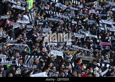 Turin, Italien. 20. März 2022. Fans des FC Juventus während des Serie-A-Spiels zwischen dem FC Juventus und US Salernitana im Allianz-Stadion am 20 2022. März in Turin, Italien. Quelle: Marco Canoniero/Alamy Live News Stockfoto