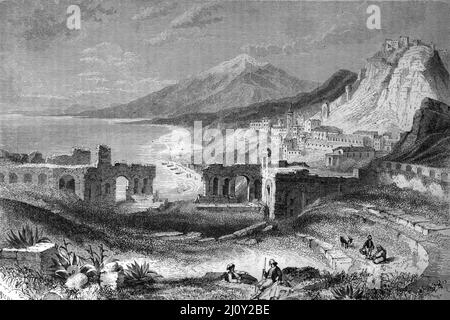 Blick auf das griechische Theater, Taormina, Messina und den Vulkan Ätna, Sizilien Italien. Vintage Illustration oder Gravur 1860. Stockfoto