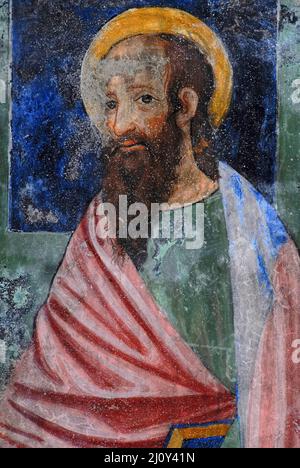 St. Paul der Apostel im Piemont spätgotischen Fresko-Zyklus 1400s. Direkt unter dem vierteiligen Gewölbe in der Kirche des ehemaligen Franziskanerklosters San Francesco in Susa, Piemont, Italien. Stockfoto