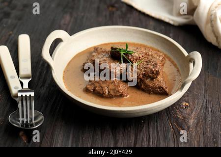 Semur Daging, indonesischer Rindereintopf mit Sojasoße und Gewürzen. Semur Daging Beliebte Gerichte für Eid al Adha oder Edi al-Fitr Stockfoto