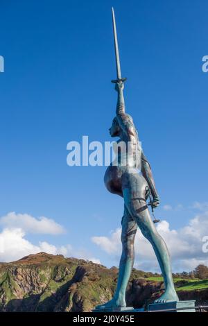 ILFRACOMBE, DEVON, UK - OKTOBER 19 : Blick auf Damien Hirsts Verity am Hafen von Ilfracombe in Devon am 19. Oktober 2013 Stockfoto