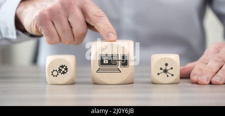 Holzblöcke mit Symbol des 2fa-Konzepts Stockfoto