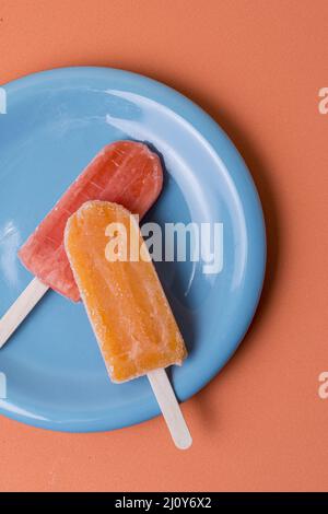 Hausgemachtes Eis mit Eisbein in verschiedenen Geschmacksrichtungen. Hochwertige Fotos Stockfoto