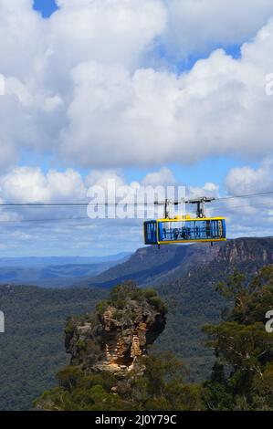 Die Scenic Skyway-Seilbahn fährt über das Tal in den Blue Mountains von Australien Stockfoto