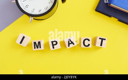 SCHLAGWORT auf Holzwürfel geschrieben. SCHLAGWORT auf Holzblöcke geschrieben. Geschäftskonzept Stockfoto