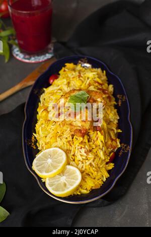Hühnerreis im indischen Stil zubereitet. Hochwertige Fotos Stockfoto