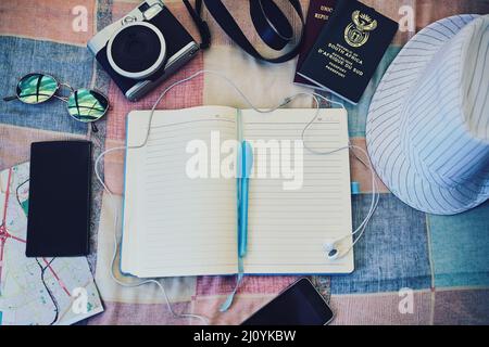 Machen Sie diese Liste der Orte zu gehen und gehen. Weitwinkelaufnahme eines Reisekonzepts. Stockfoto