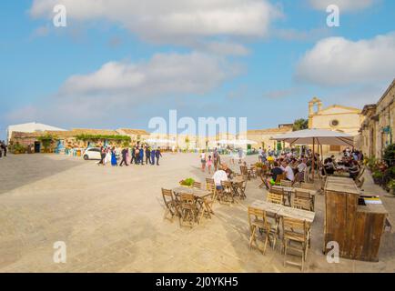 Marzamemi (Sicilia, Italien) - Ein kleines Fischerdorf mit ehrfürchtiges historisches Zentrum in der Provinz Syrakus, Insel Sizilien, extrem südlich von Italien Stockfoto