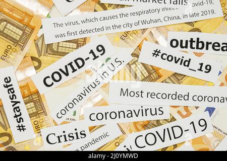Zeitung covid 19 Titel Geld. Hochwertige Fotos Stockfoto