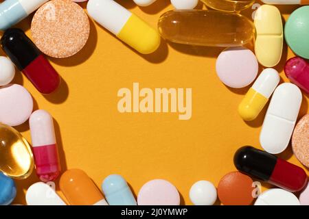 Minimale Anordnung von medizinischen Pillen. Hochwertige Fotos Stockfoto