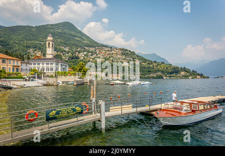 Hafengebiet von Cernobbio am Comer See vom See aus gesehen, Lombardei, Italien Stockfoto