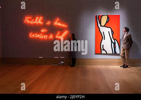 LONDON, GROSSBRITANNIEN. 21 März, 2022 . L-R ALEX da CORTE B. 1980) Zeichnung der Milchflasche (Verbotene im Himmel nutzlos in der Hölle #1) 2015, Schätzung: £18.000-25.000. JULIAN OPIE (B. 1958) Aniela 2 2011, Schätzung : £20.000 - 30.000 angeboten in der Vorschau auf den Verkauf von Post-war & zeitgenössischer Kunst. Der Verkauf findet am 24. März in der Bonhams New Bond Street statt. Kredit: amer ghazzal/Alamy Live Nachrichten Stockfoto