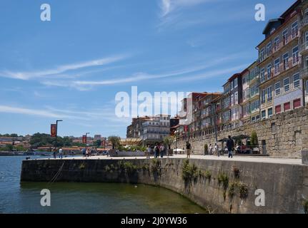 Straße in der Gegend von Ribeira in Porto Stockfoto