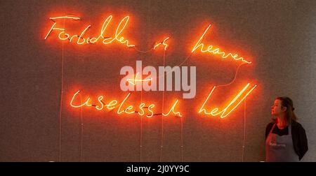 Bonhams, London, Großbritannien. 21. März 2022. Der Bonhams Post-war & Contemporary Art Verkauf findet am 24. März in London statt. Zu den Highlights gehören: Alex Da Corte, (geb. 1980), Zeichnung von Milchflaschen, (Verbotene im Himmel nutzlos in der Hölle #1), 2015. Schätzung: £18.000-£25.000. Quelle: Malcolm Park/Alamy Live News Stockfoto