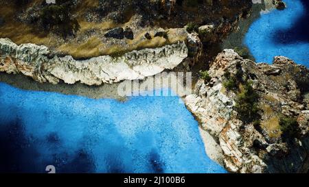 Luftaufnahme von der fliegenden Drohne der felsigen Insel im Atlantischen Ozean Stockfoto