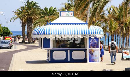 Eiscafé an der Promenade von Puerto del Carmen auf Lanzarote, Kanarische Inseln, Spanien, Europa Stockfoto