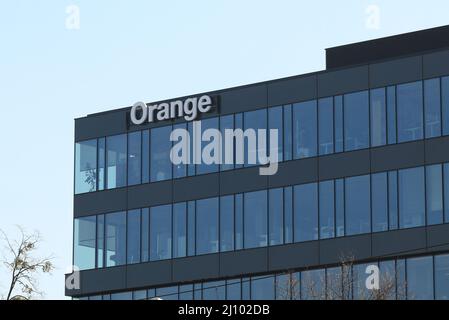 Logo auf dem Hauptsitz der Orange S.A. in Poznan, Polen. Telekommunikationsunternehmen. Stockfoto