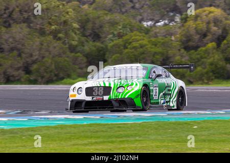 Michael Bailey (#38 Trading Garage / The Motorists Bentley GT3) beim Rennen 2 der Fanatec GT World Challenge Australia auf dem Phillip Island Grand Prix Circuit. Stockfoto