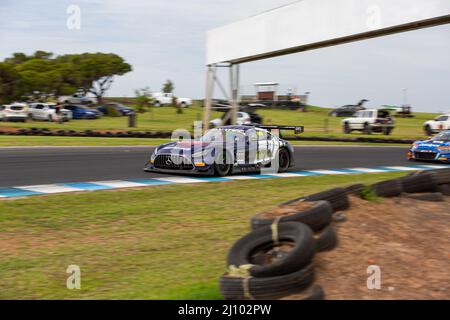 Cowes, Australien. 20. März 2022. Prinz Jefrei Ibrahim/Shane van Gisbergen (#888 Triple Eight Race Engineering Mercedes AMG GT3) beim Rennen 2 der Fanatec GT World Challenge Australia auf dem Phillip Island Grand Prix Circuit. Kredit: SOPA Images Limited/Alamy Live Nachrichten Stockfoto