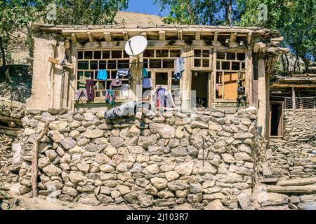 Ein Haus in einem kleinen Bergdorf im Yaghnob-Tal in Tadschikistan Stockfoto