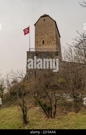 Sargans, Schweiz, 16. März 2022 Historisches und majestätisches altes Schloss auf einem Hügel Stockfoto