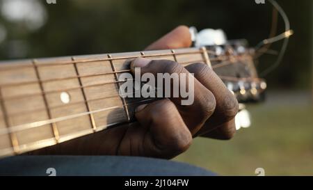 Mann spielt Instrument internationalen Jazztag 6 Stockfoto