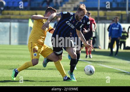 Arena Garibaldi, Pisa, Italien, 20. März 2022, Giuseppe Sibilli (Pisa) von Tommaso Cassandro (Cittadella) während des AC Pisa gegen AS Cittadella vereitelt - Stockfoto