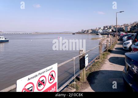 Hochwasser in Arnside, Cumbria, an einem hellen frühen Frühlingstag Stockfoto