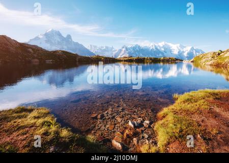 Blick auf den Mont Blanc Gletscher mit Lac Blanc. Beliebte Touristenattraktion. Malerische und wunderschöne Szene. Lage Ort Naturschutzgebiet Aiguilles Ro Stockfoto