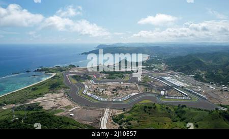 Luftaufnahme der vollen Spur des Mandalika-Rundkreises. Der internationale Mandalika-Kurs in Indonesien. Lombok, Indonesien, 22. März 2022 Stockfoto