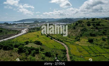 Luftaufnahme der vollen Spur des Mandalika-Rundkreises. Der internationale Mandalika-Kurs in Indonesien. Lombok, Indonesien, 22. März 2022 Stockfoto