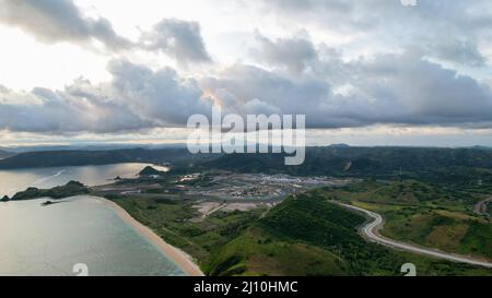 Luftaufnahme der vollen Spur des Mandalika-Rundkreises. Der internationale Mandalika-Kurs in Indonesien. Lombok, Indonesien, 22. März 2022 Stockfoto