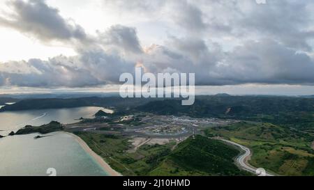 Luftaufnahme der vollen Spur des Mandalika-Rundkreises. Der internationale Mandalika-Kurs in Indonesien. Lombok, Indonesien, 22. März 2022 Stockfoto
