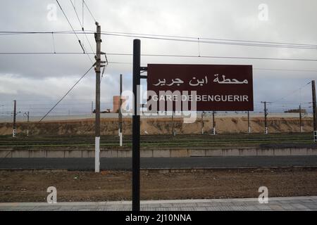 CASABLANCA, MAROKKO - NOVEMBER 20; 2018 elektrisches Bahnhofsschild Stockfoto