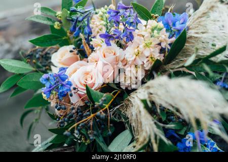 Hochzeitsflorale am Strand Stockfoto
