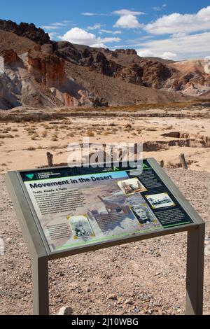 Interpretative Board entlang Amargosa River Trail, Amargosa River Natural Area, Amargosa Wild and Scenic River, Barstow Field Office Bureau of Land Manage Stockfoto