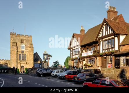 Goudhurst, Pub und Kirche Stockfoto
