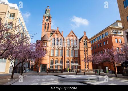 Frühling in Oozells Square, Birmingham England Stockfoto