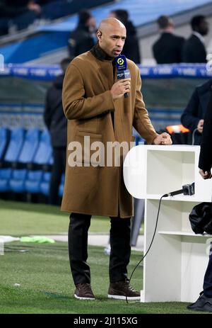 Thierry Henry kommentiert für Amazon Prime Video das Fußballspiel der französischen Meisterschaft Ligue 1 zwischen Olympique de Marseille und OGC Nizza am 20. März 2022 im Velodrome-Stadion in Marseille, Frankreich - Foto Jean Catuffe / DPPI Stockfoto