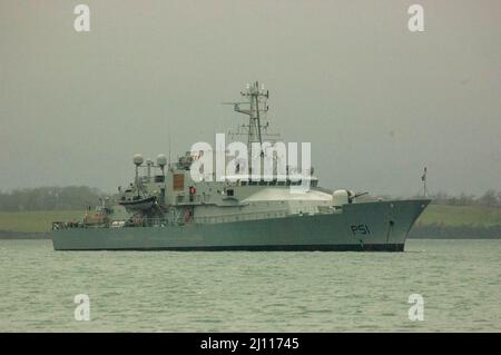 Montag, 21. März 2022; irisches Marinesollavschiff Lé Roisin vor Anker in Bantry Bay, West Cork, Irland. Die irischen Streitkräfte rekrutieren neue Mitglieder der Armee und der Marine. Credit ED/Alamy Live News Stockfoto