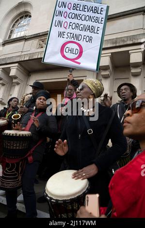 Am March20. 2022 nehmen Hunderte von Demonstranten an einer Kundgebung vor dem Rathaus von Hackney, London, Großbritannien, Teil, um ihre Unterstützung von Child Q zu demonstrieren Stockfoto