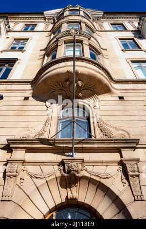 Details zu einem Jugendstil-Großgebäude in der schwedischen Stadt Helsingborg. Stockfoto